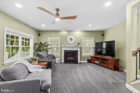 Living - 809 Castlebridge Ct, Monkton, MD 21111 photo 2 of 2