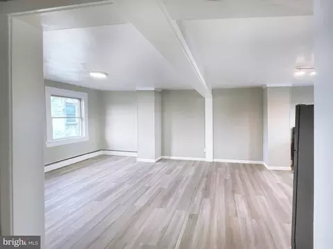 Living - 7213 N Point Rd, Sparrows Point, MD 21219 photo 8 of 16