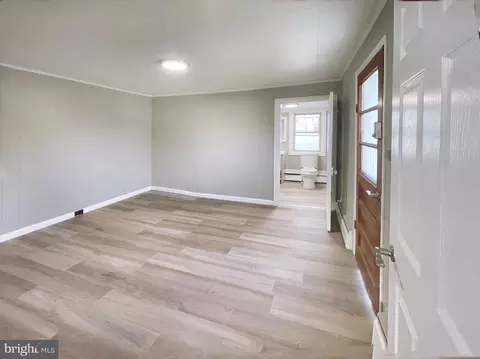 Living - 7213 N Point Rd, Sparrows Point, MD 21219 photo 4 of 16