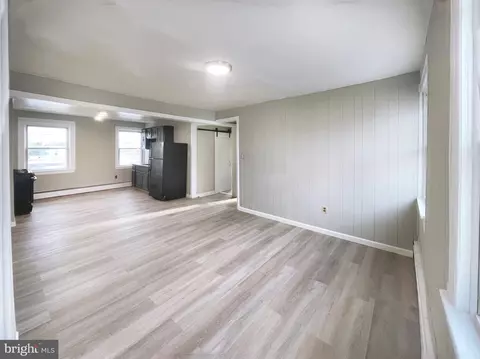 Living - 7213 N Point Rd, Sparrows Point, MD 21219 photo 14 of 16