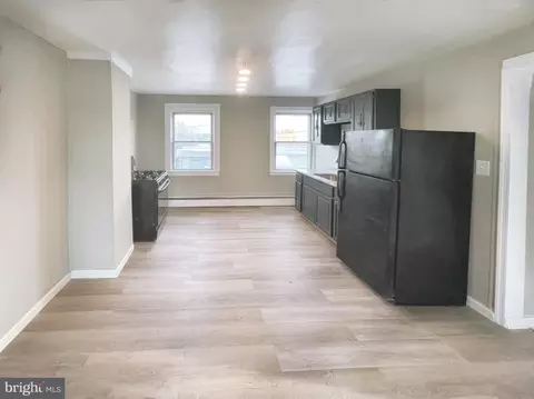 Living - 7213 N Point Rd, Sparrows Point, MD 21219 photo 12 of 16