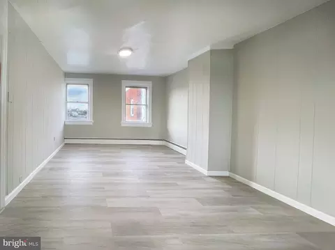 Living - 7213 N Point Rd, Sparrows Point, MD 21219 photo 13 of 16