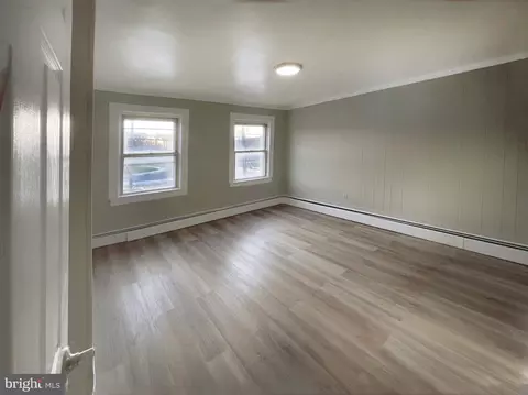 Living - 7213 N Point Rd, Sparrows Point, MD 21219 photo 11 of 16