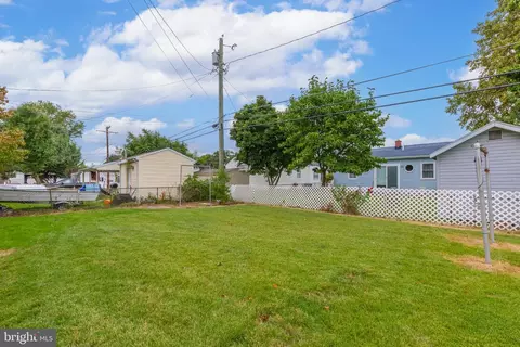 Exterior - 8202 Longpoint Rd, Dundalk, MD 21222 photo 4 of 13
