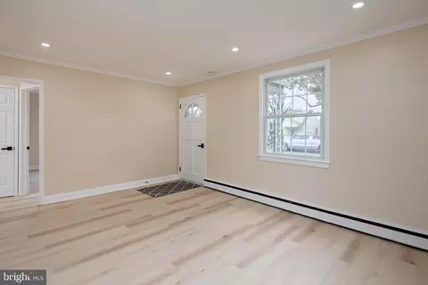 Entry Way - 8202 Longpoint Rd, Dundalk, MD 21222 photo 1 of 8