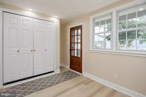 Entry Way - 8202 Longpoint Rd, Dundalk, MD 21222 photo 6 of 8