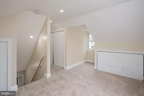Entry Way - 8202 Longpoint Rd, Dundalk, MD 21222 photo 7 of 8
