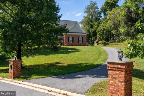 8 Deer Creek Ct, Reisterstown, MD 21136
