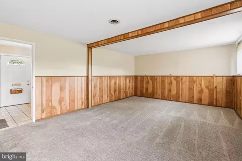Living - 1111 Raven Dr, Halethorpe, MD 21227 photo 2 of 6