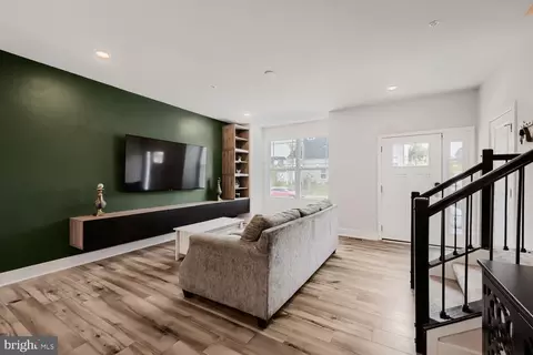 Entry Way - 7853 Bluelick Run Rd, Windsor Mill, MD 21244 photo 6 of 10