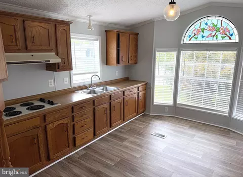 101 Roundup Rd, Middle River, MD 21220 photo 3