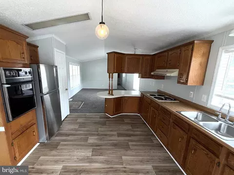 101 Roundup Rd, Middle River, MD 21220 photo 2
