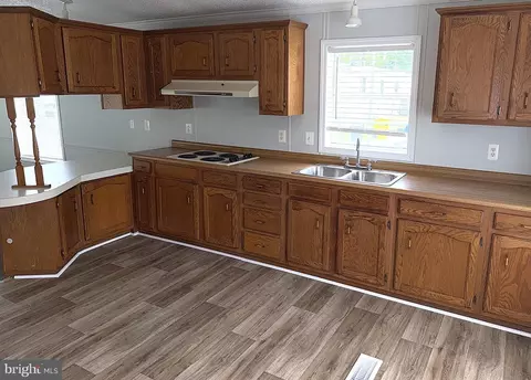 101 Roundup Rd, Middle River, MD 21220 photo 4