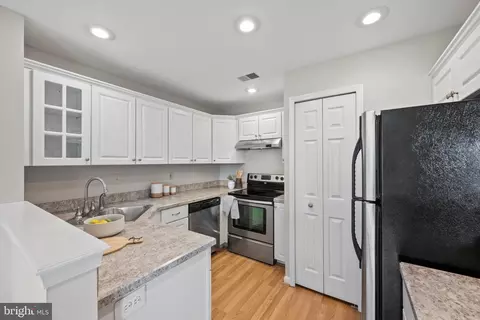 Kitchen - 18 Deer Run Ct # -H, Halethorpe, MD 21227 photo 1 of 3