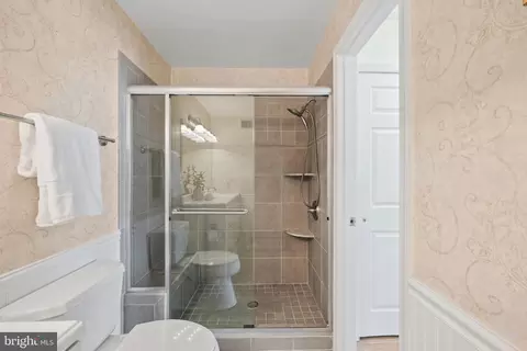 Bath - 18 Deer Run Ct # -H, Halethorpe, MD 21227 photo 2 of 2