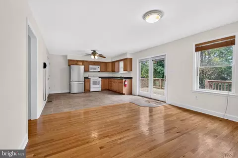 Living - 2806 11th St, Sparrows Point, MD 21219 photo 2 of 4