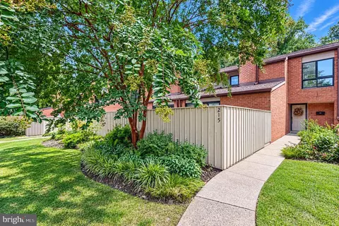 215 Deer Fox Ln, Timonium, MD 21093