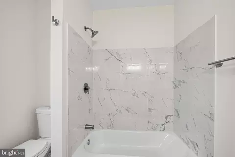 Bath - 5715 1st Ave, Halethorpe, MD 21227 photo 4 of 6