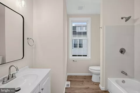 Bath - 5715 1st Ave, Halethorpe, MD 21227 photo 6 of 6