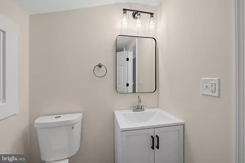 Bath - 5715 1st Ave, Halethorpe, MD 21227 photo 2 of 6