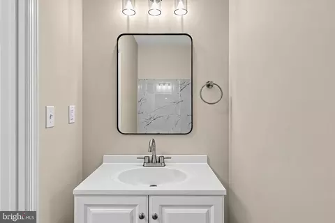 Bath - 5715 1st Ave, Halethorpe, MD 21227 photo 5 of 6