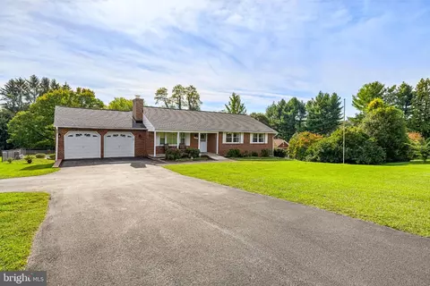 12721 Manor Rd, Glen Arm, MD 21057