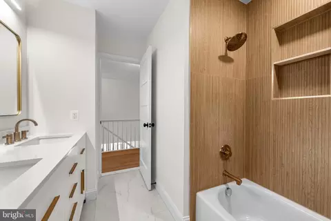 Bath - 14004 Manor Rd, Phoenix, MD 21131 photo 2 of 5
