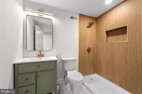 Bath - 14004 Manor Rd, Phoenix, MD 21131 photo 5 of 5