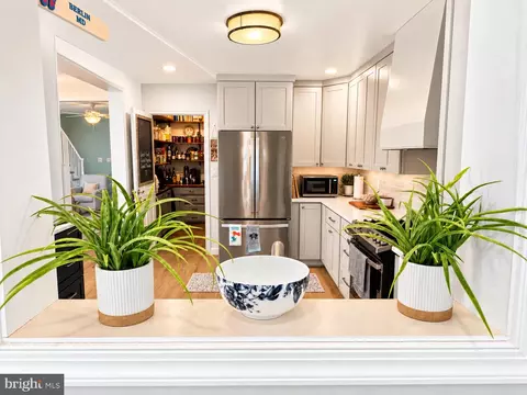 Kitchen - 3690 Galloway Rd, Middle River, MD 21220 photo 14 of 15