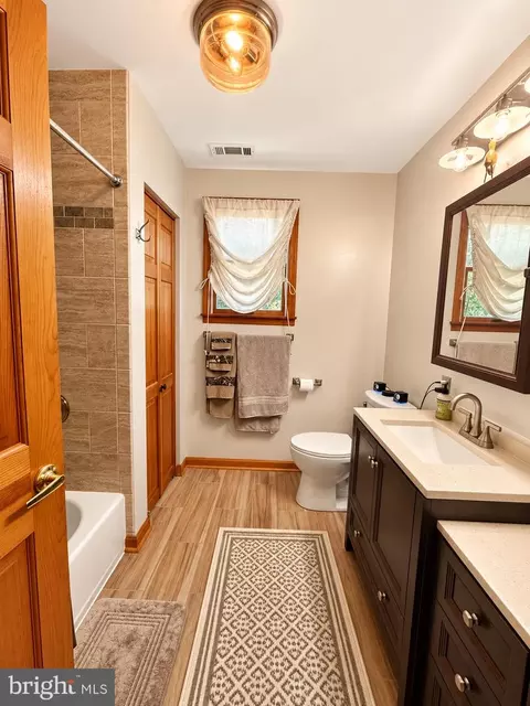 Bath - 3690 Galloway Rd, Middle River, MD 21220 photo 2 of 10