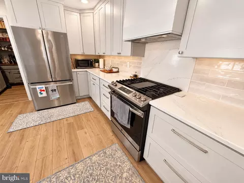 Kitchen - 3690 Galloway Rd, Middle River, MD 21220 photo 10 of 15
