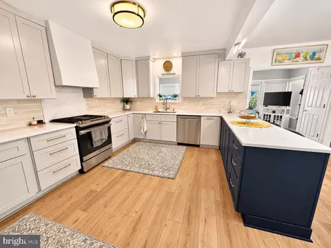 Kitchen - 3690 Galloway Rd, Middle River, MD 21220 photo 7 of 15