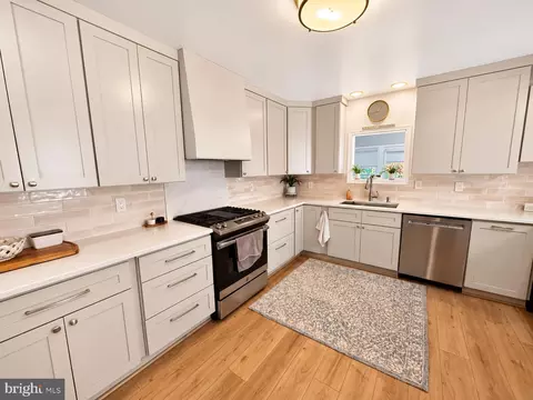 Kitchen - 3690 Galloway Rd, Middle River, MD 21220 photo 5 of 15