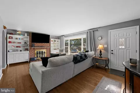Living - 4226 Darleigh Rd, Nottingham, MD 21236 photo 1 of 1