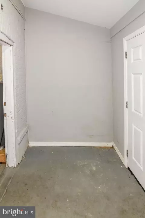 Entry Way - 407 Maple Ln, Dundalk, MD 21222 photo 3 of 3