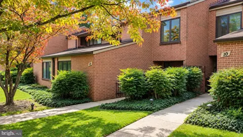 8 Oakhampton Dr, Lutherville, MD 21093