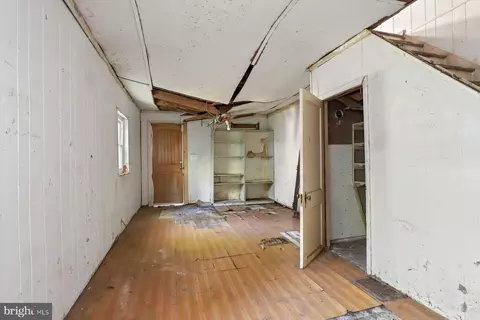 Entry Way - 105 Baltimore Ave, Halethorpe, MD 21227 photo 4 of 5