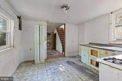 Entry Way - 105 Baltimore Ave, Halethorpe, MD 21227 photo 2 of 5
