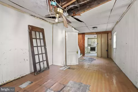 Entry Way - 105 Baltimore Ave, Halethorpe, MD 21227 photo 3 of 5