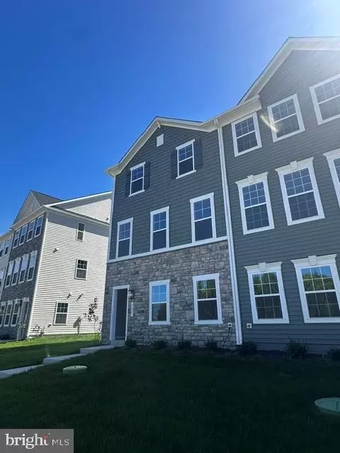 8227 Fairbrook Rd, Baltimore, MD 21224 photo 3
