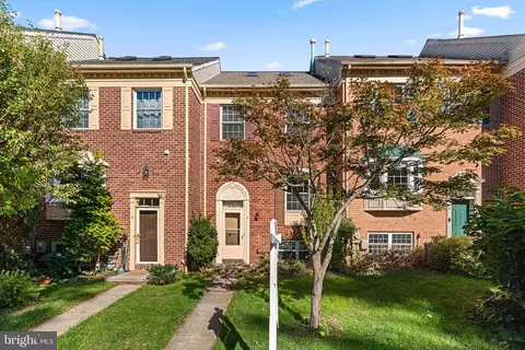 7 Valley Crossing Cir, Cockeysville, MD 21030
