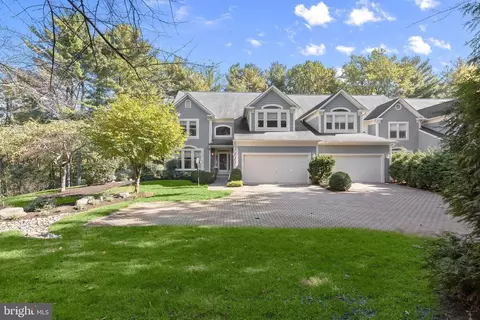 12 Spyglass Ct, Timonium, MD 21093