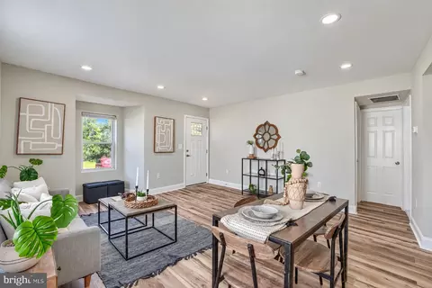 Living - 3806 Baltimore St, Halethorpe, MD 21227 photo 3 of 4