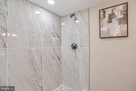 Bath - 3806 Baltimore St, Halethorpe, MD 21227 photo 5 of 6