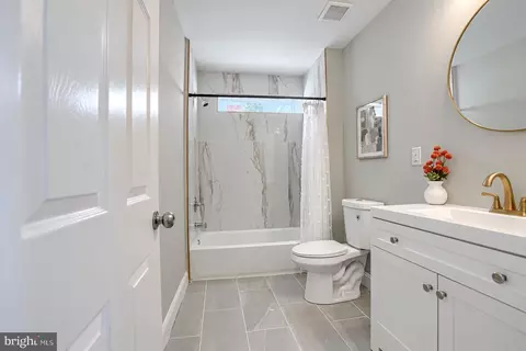 Bath - 3806 Baltimore St, Halethorpe, MD 21227 photo 2 of 6