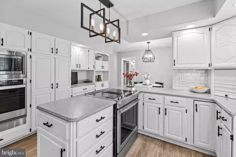 Kitchen - 13608 Royal Crest Rd, Phoenix, MD 21131 photo 4 of 5