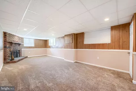 Living - 3712 Lambson Rd, Middle River, MD 21220 photo 6 of 8
