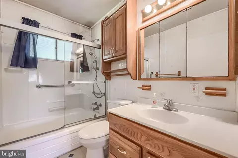 Bath - 3712 Lambson Rd, Middle River, MD 21220 photo 1 of 1