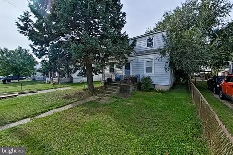 8 Clipper Rd, Essex, MD 21221