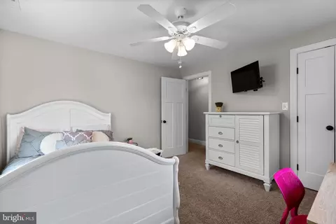 Bedroom - 211 Hazel Ave, Lansdowne, MD 21227 photo 6 of 8